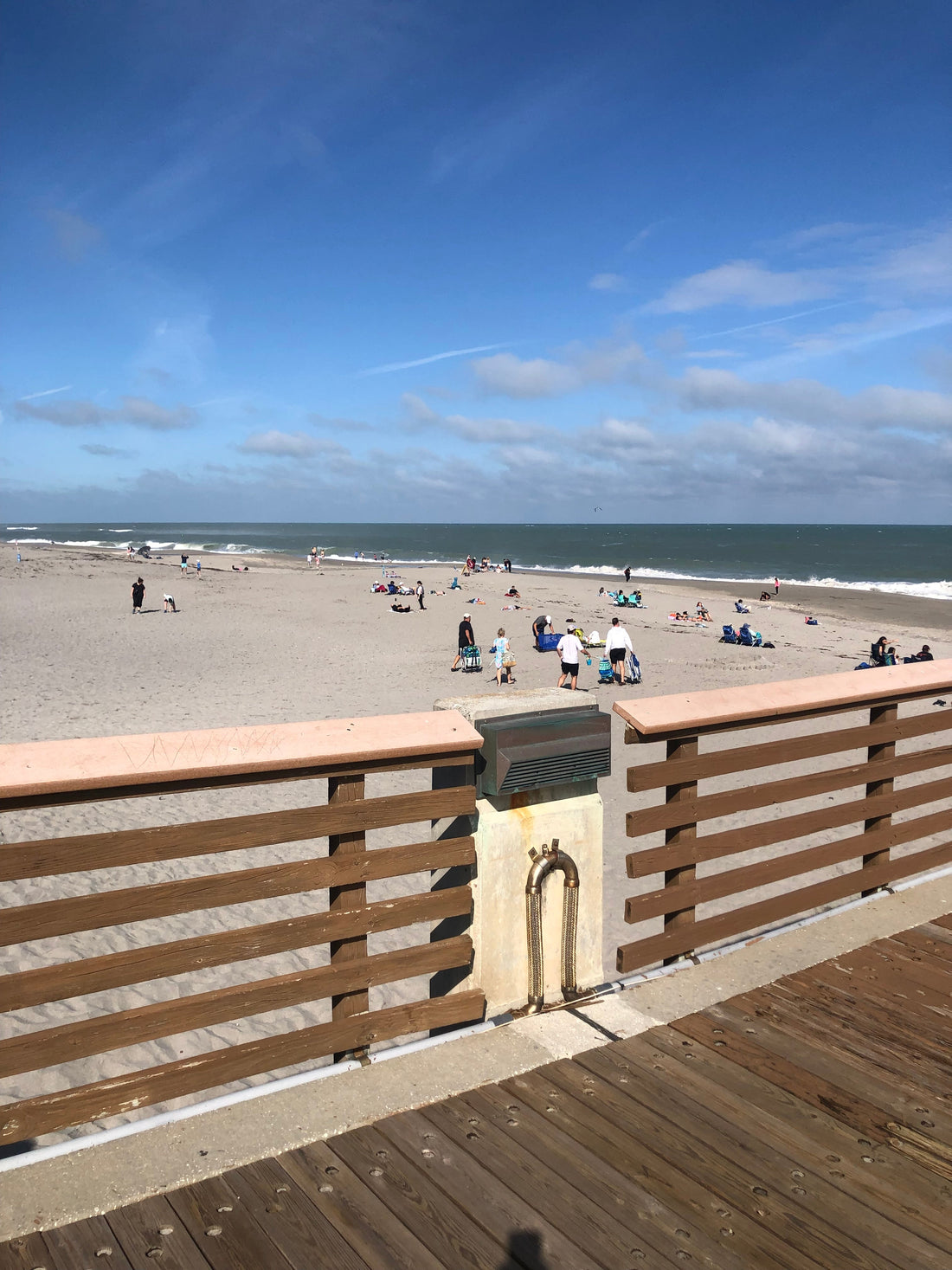 Oceanside scene with waves 